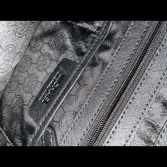 Micheal Kors purse - Picture 11 of 12